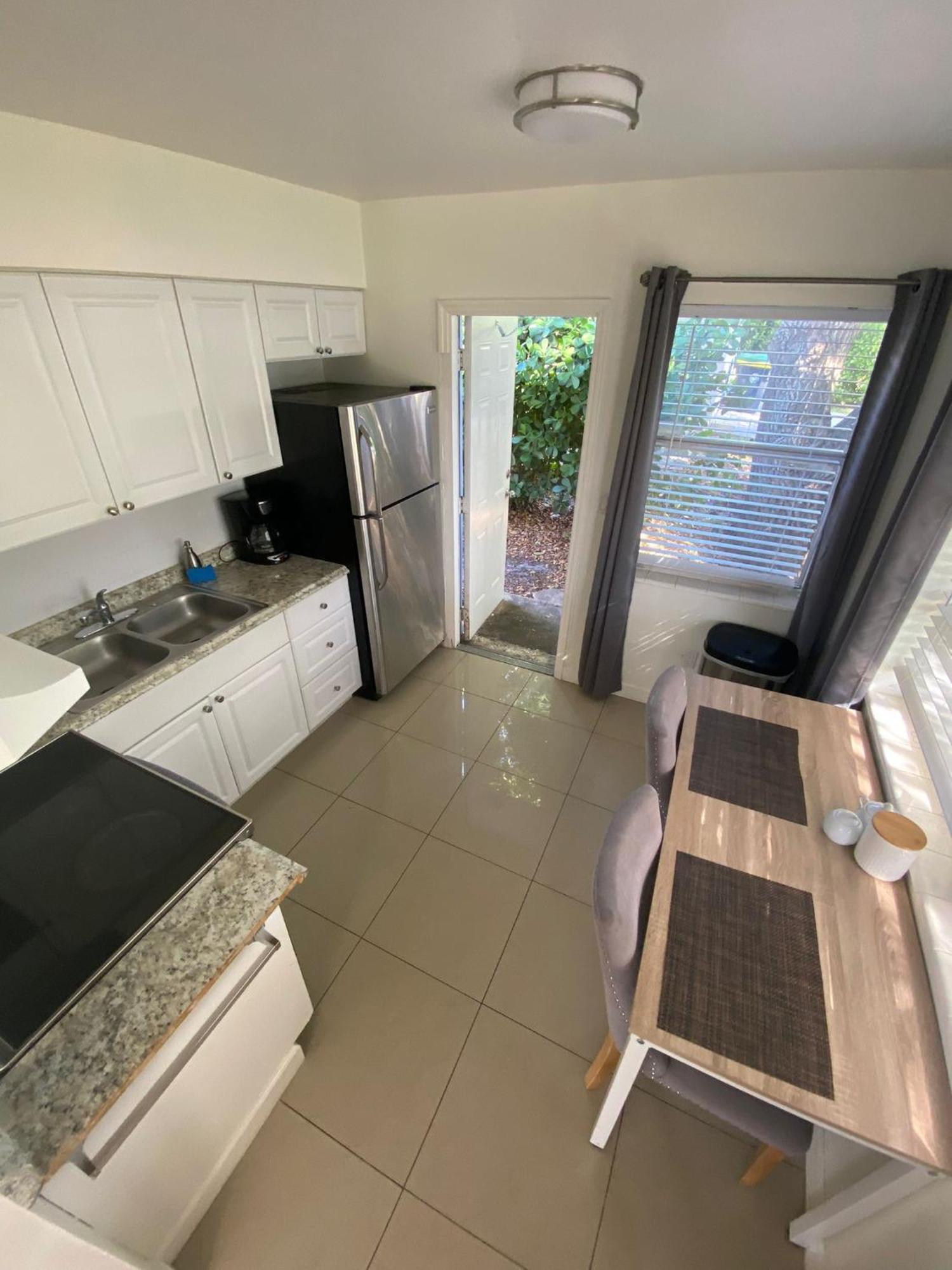 Sophisticated Dania Beach Suites Near The Beach Екстериор снимка